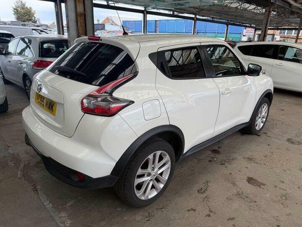 Nissan Juke Tekna White #4