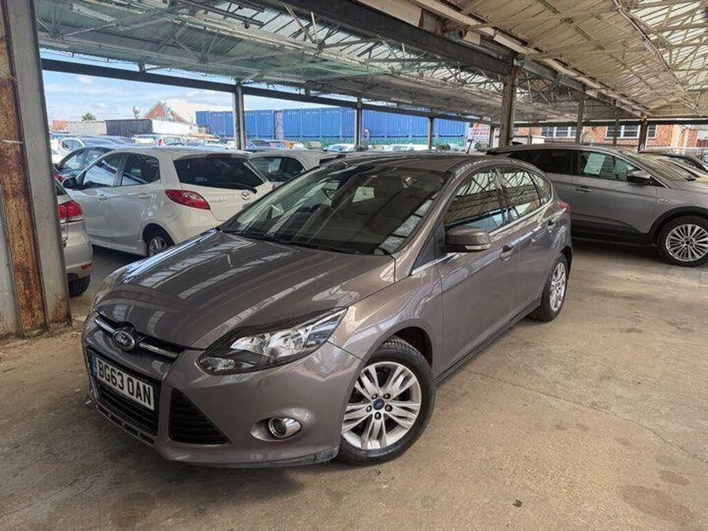 Ford Focus Hatchback 1.0 T Ecoboost Zetec 201464 Red #8