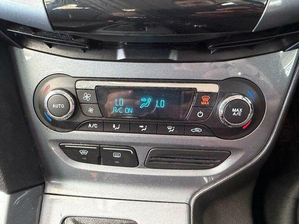 Ford Focus Hatchback 1.0 T Ecoboost Zetec 201464 Red #19