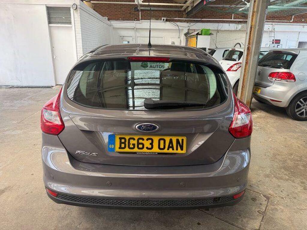 Ford Focus Hatchback 1.0 T Ecoboost Zetec 201464 Red #5