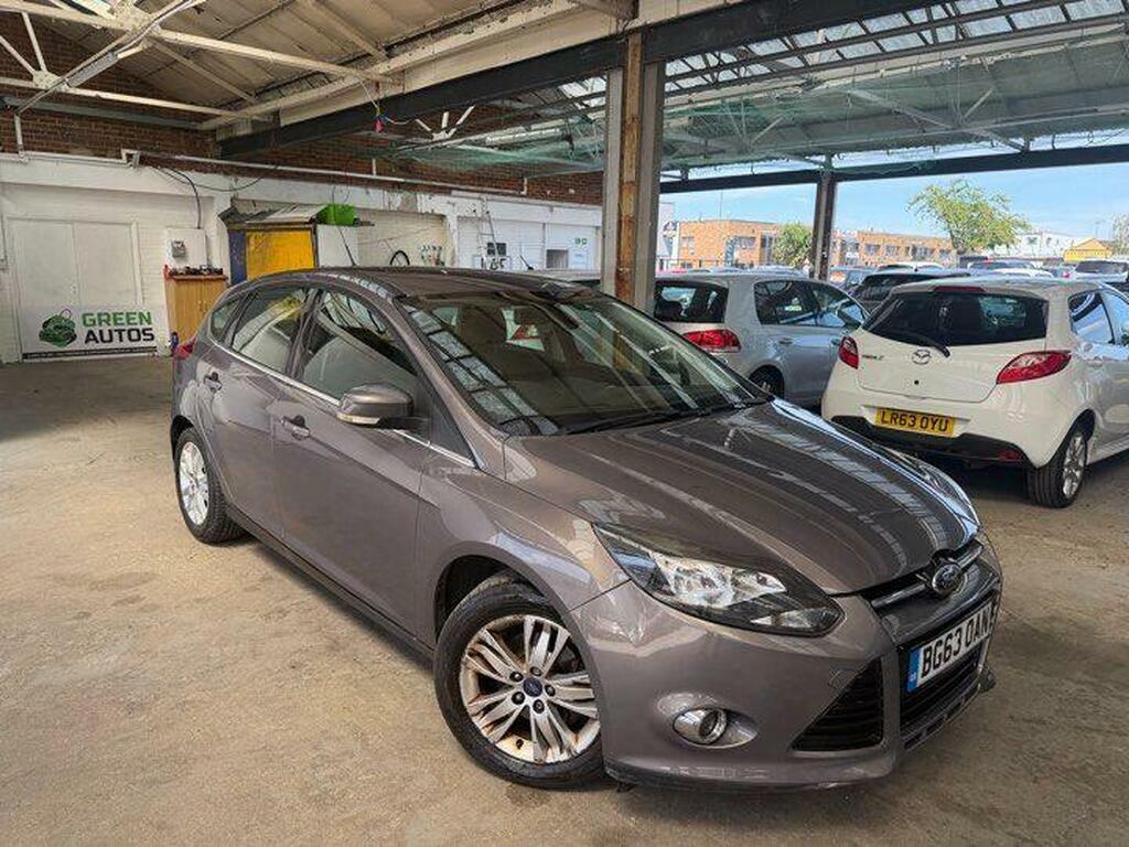 Ford Focus Hatchback 1.0 T Ecoboost Zetec 201464 Red #1