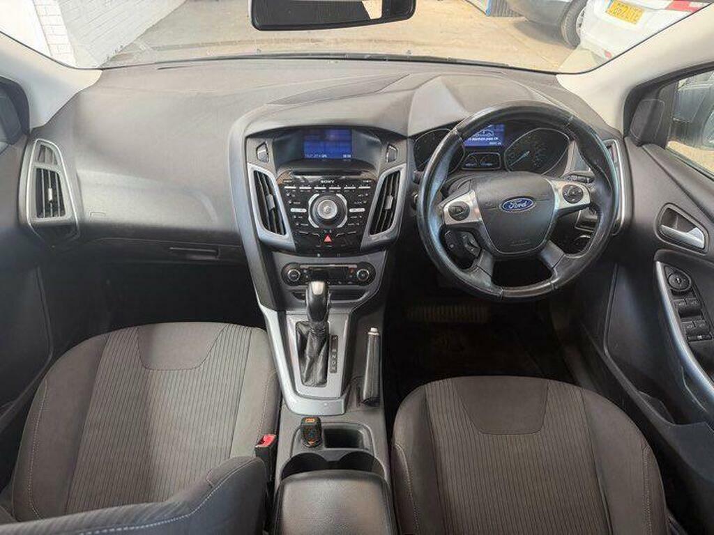 Ford Focus Hatchback 1.0 T Ecoboost Zetec 201464 Red #14