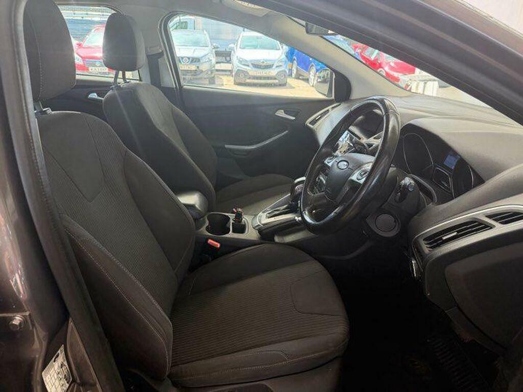 Ford Focus Hatchback 1.0 T Ecoboost Zetec 201464 Red #16