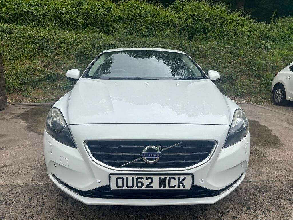 Volvo V40 2.0 D4 Se Lux Nav Hatchback Geartronic OU62WCK White #2