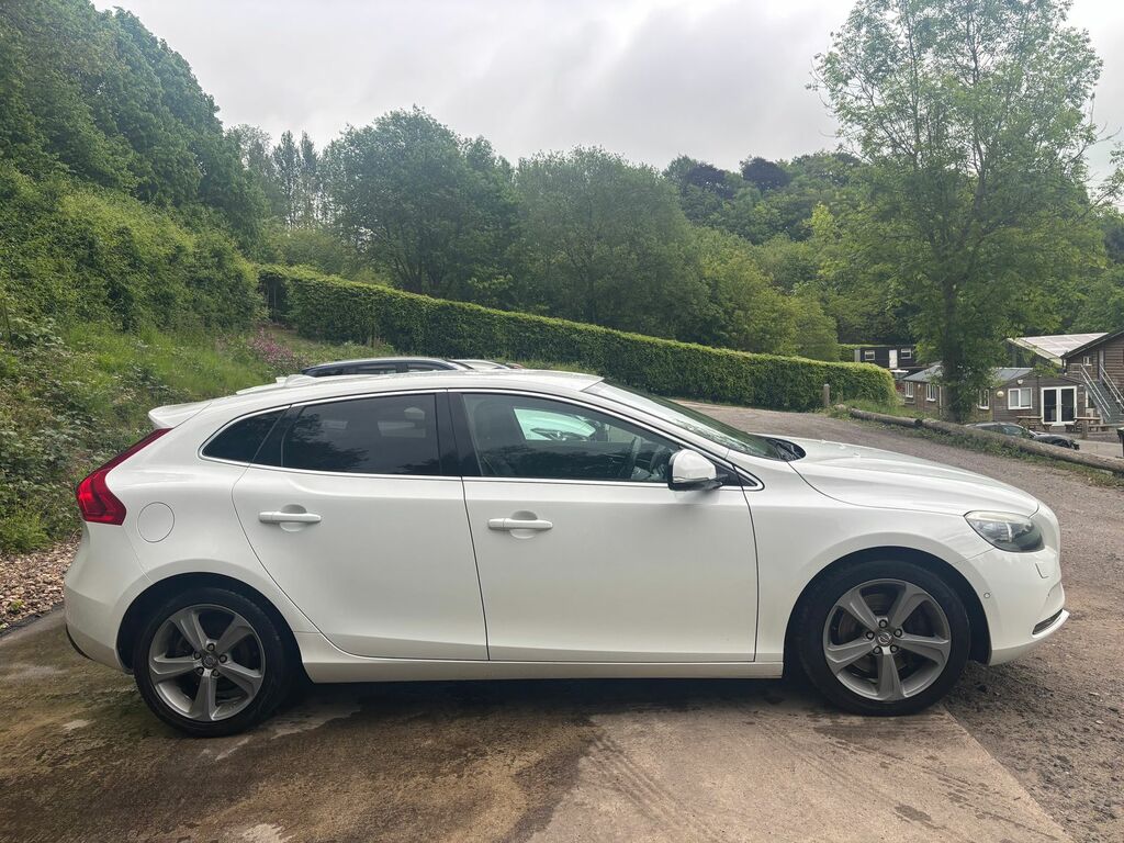 Volvo V40 2.0 D4 Se Lux Nav Hatchback Geartronic OU62WCK White #4