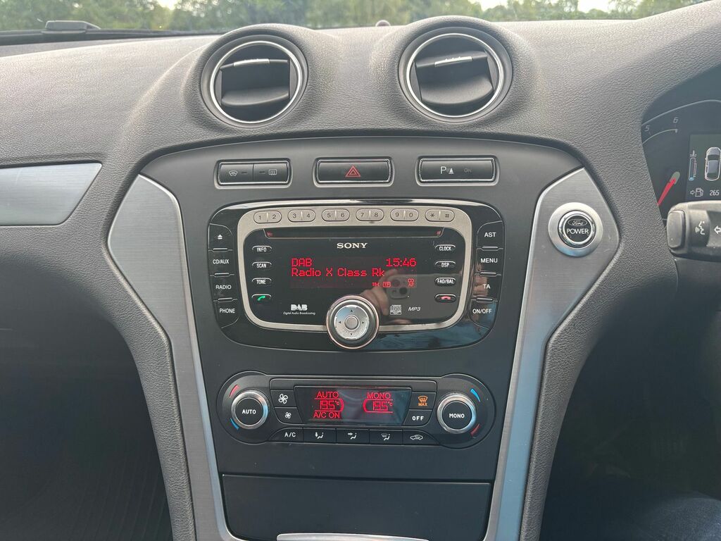 Ford Mondeo Mondeo Titanium Red #18