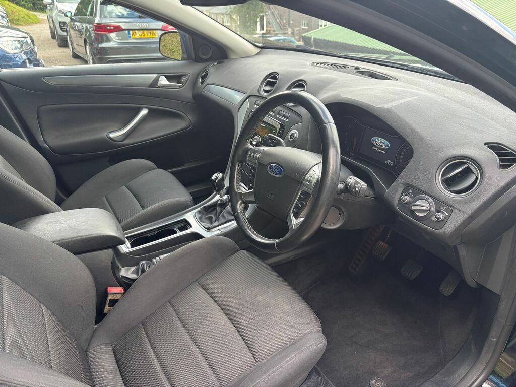 Ford Mondeo Mondeo Titanium Red #10