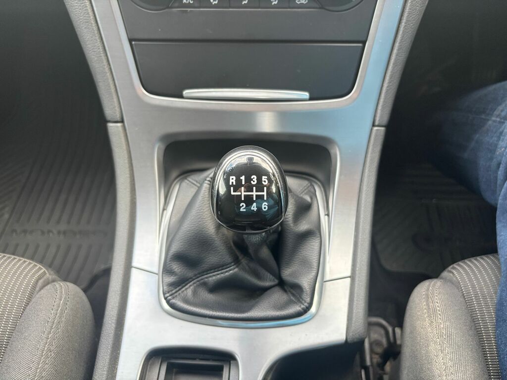 Ford Mondeo Mondeo Titanium Red #19