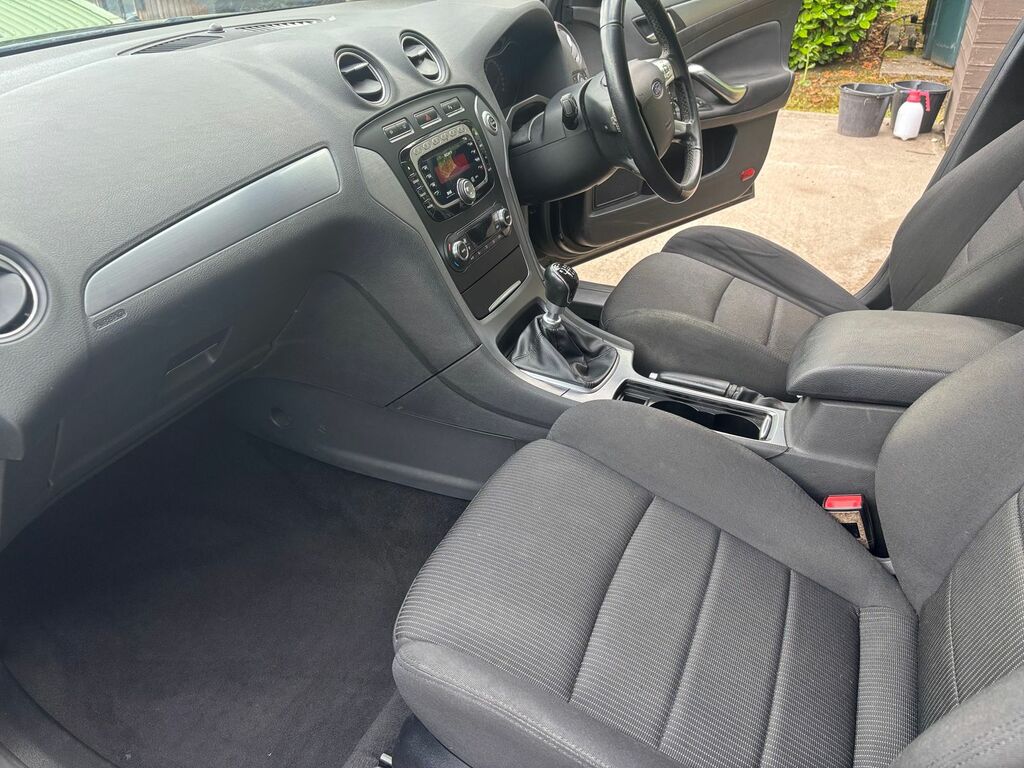 Ford Mondeo Mondeo Titanium Red #12