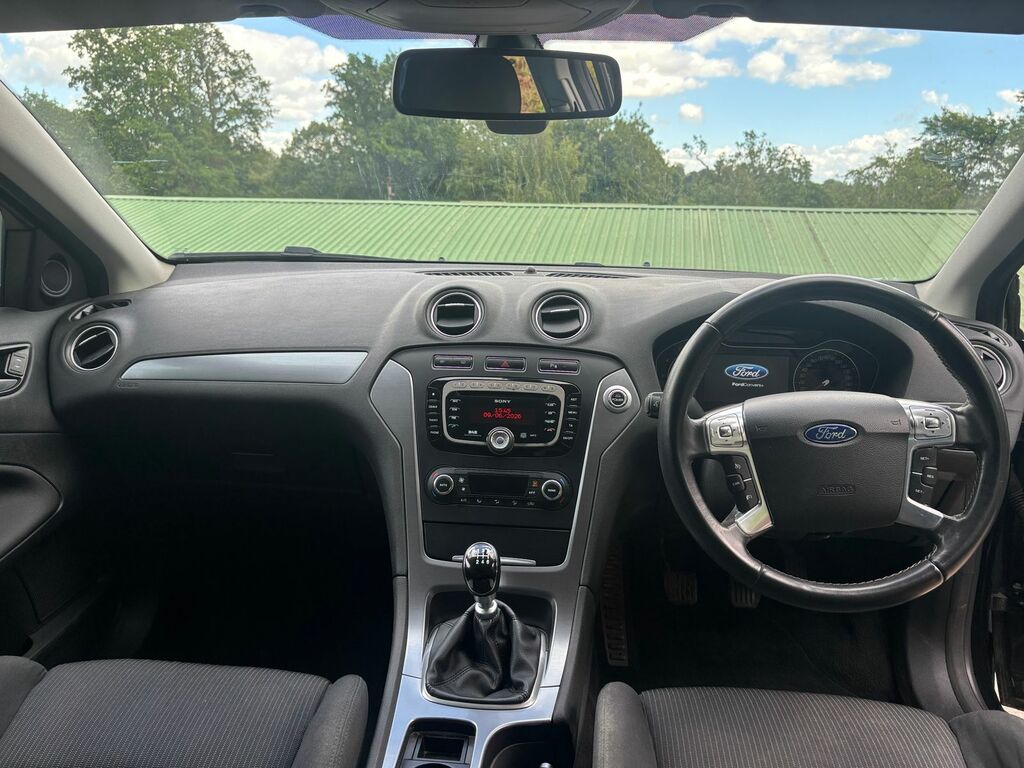 Ford Mondeo Mondeo Titanium Red #15