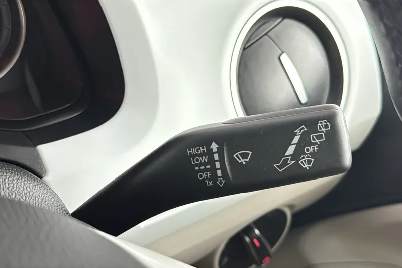 Volkswagen Up R-line White #31
