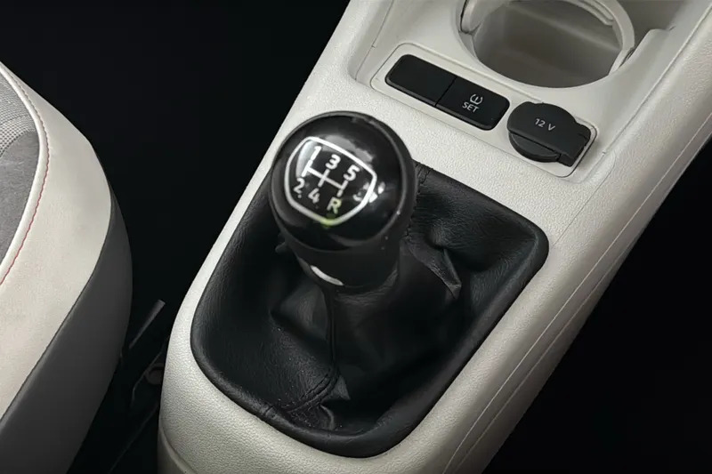 Volkswagen Up R-line White #36