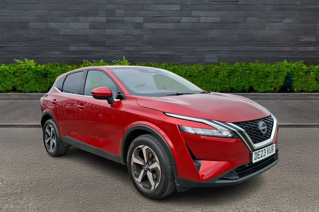 Nissan Qashqai 1.3 Dig-t Mh N-connecta DE23VUR Red
