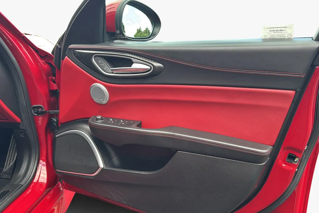 Alfa Romeo Giulia T Veloce Black #18