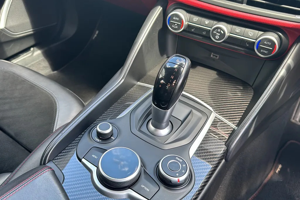 Alfa Romeo Giulia T Veloce Black #35