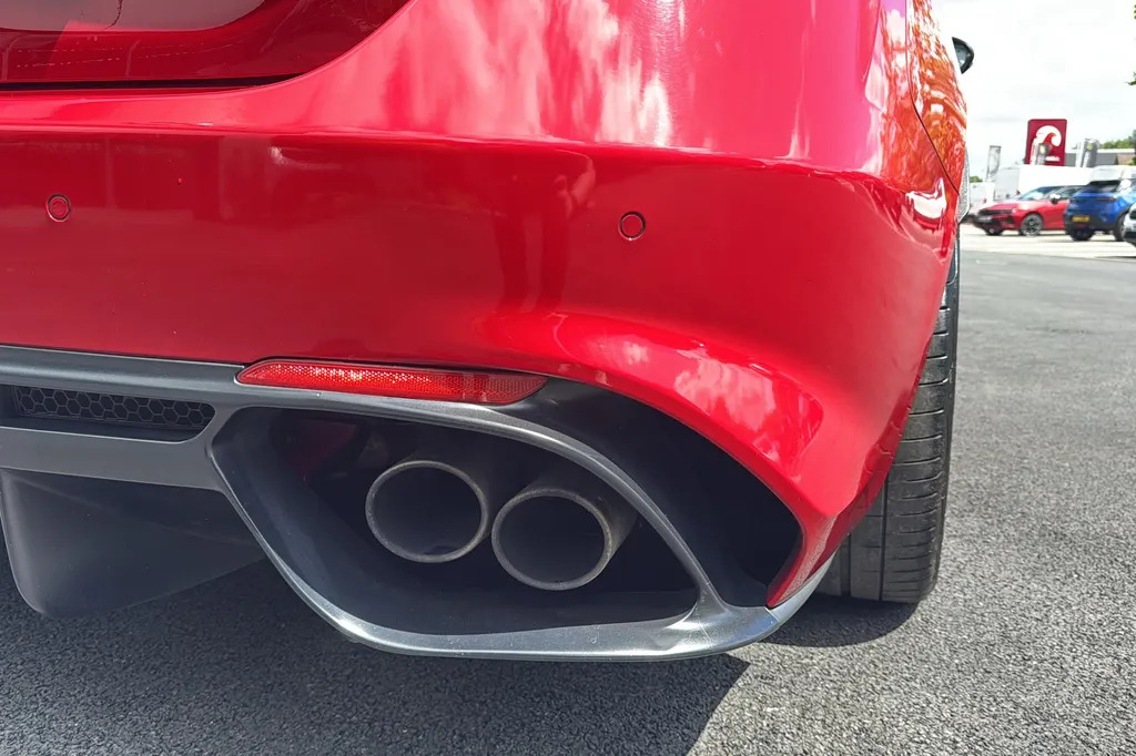 Alfa Romeo Giulia T Veloce Black #9