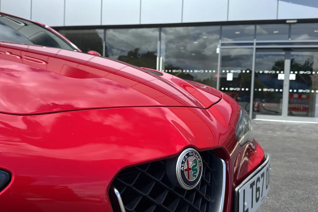Alfa Romeo Giulia T Veloce Black #8