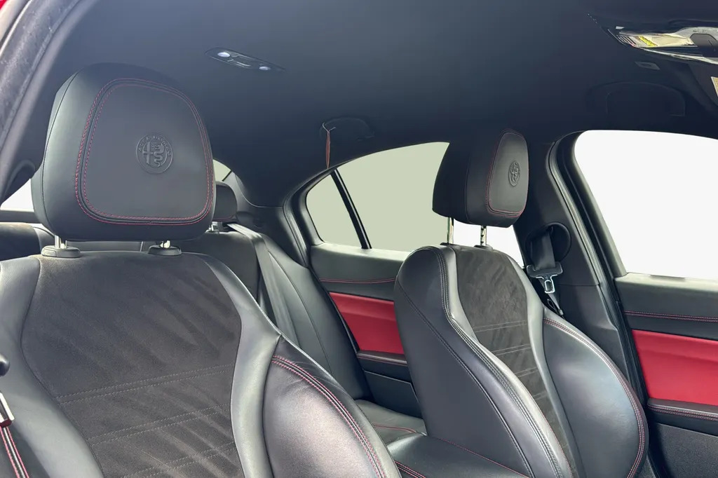 Alfa Romeo Giulia T Veloce Black #17