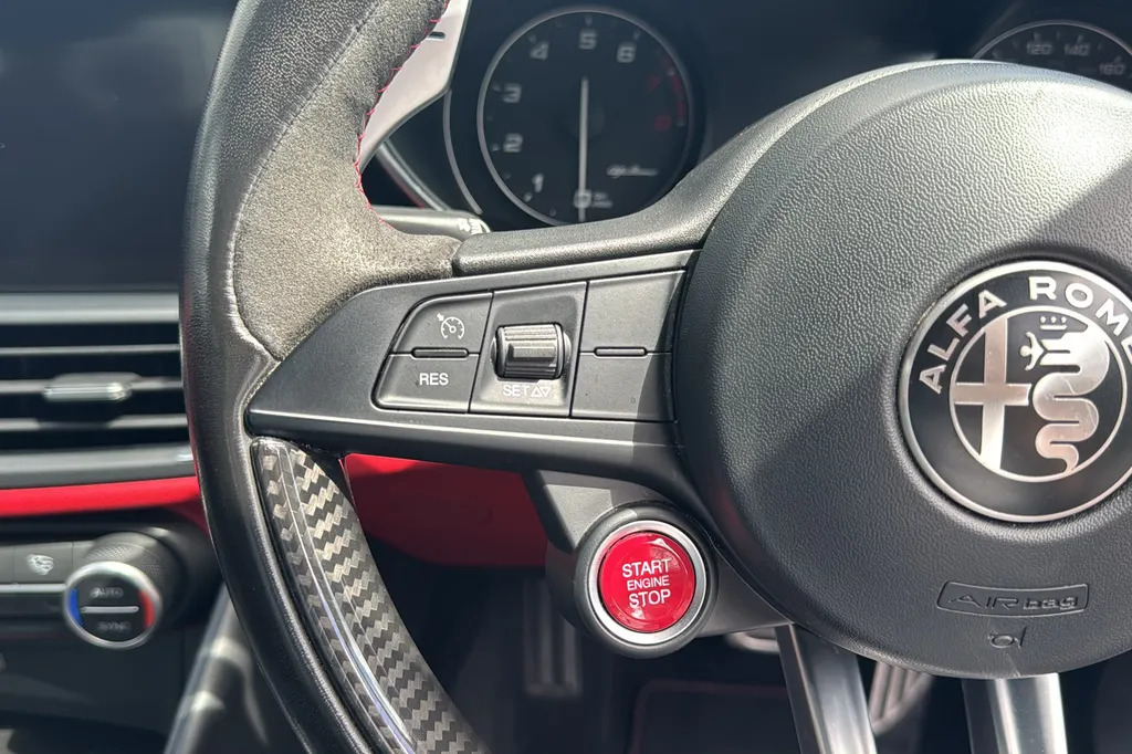 Alfa Romeo Giulia T Veloce Black #26