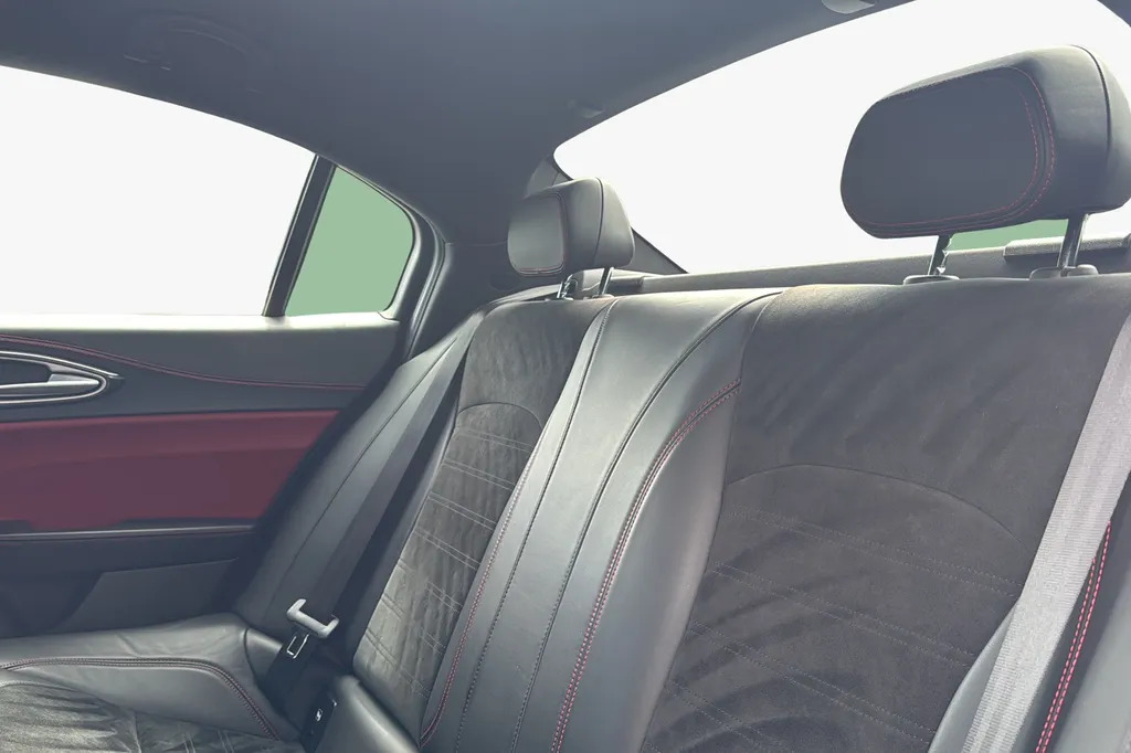 Alfa Romeo Giulia T Veloce Black #21