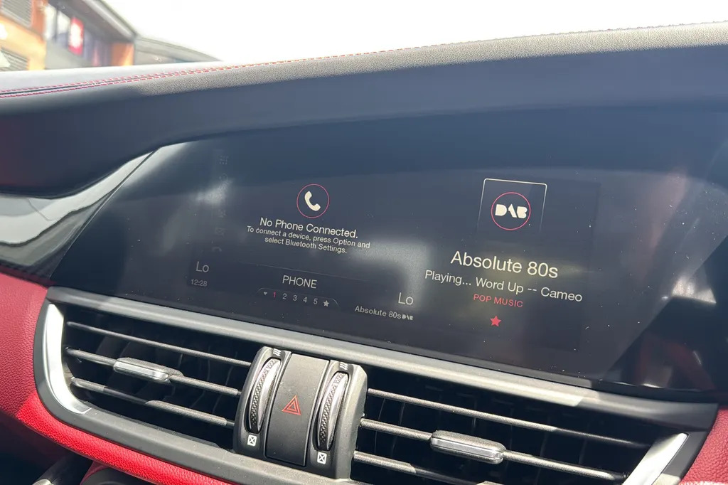 Alfa Romeo Giulia T Veloce Black #33