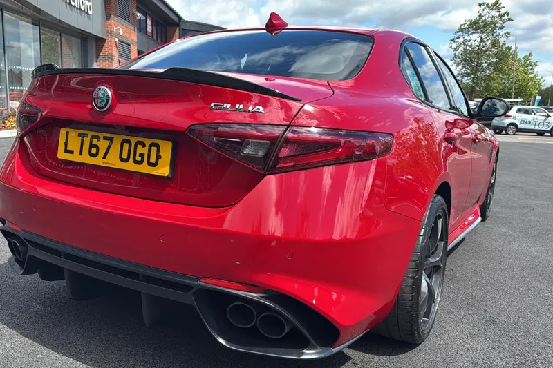 Alfa Romeo Giulia T Veloce Black #10