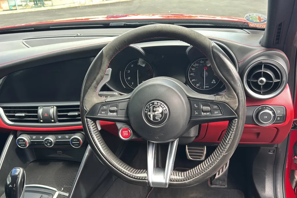Alfa Romeo Giulia T Veloce Black #25