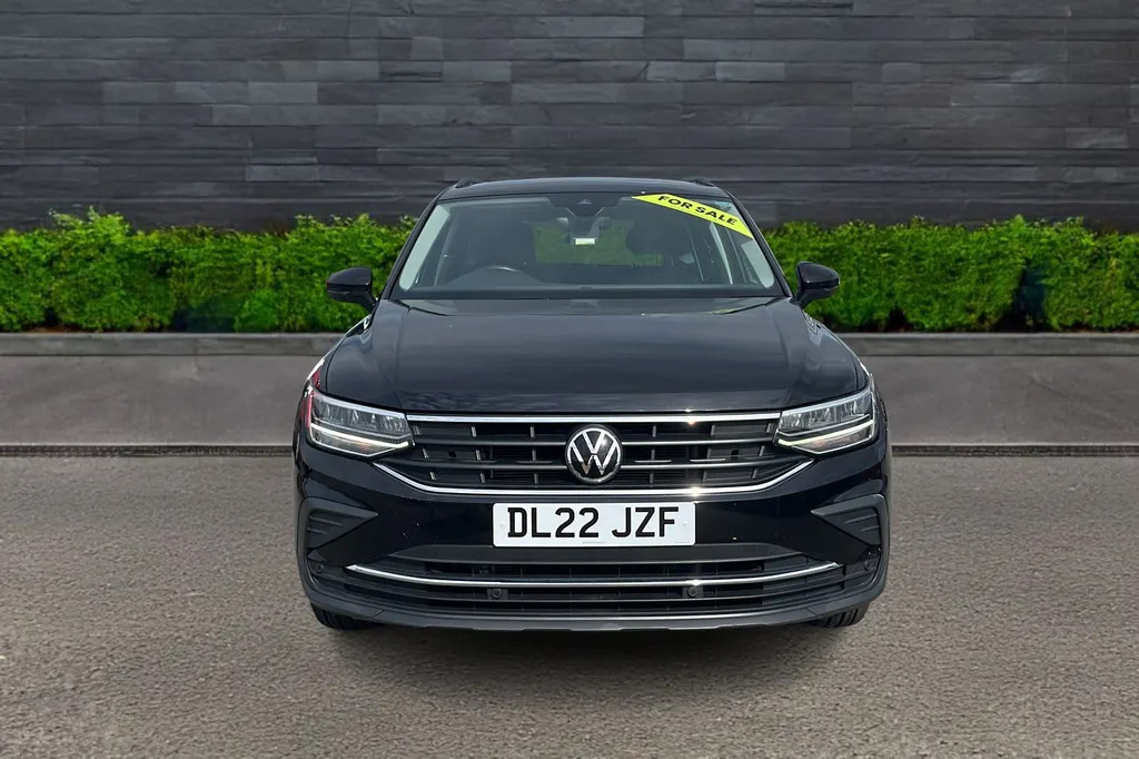 Volkswagen Tiguan 1.5 Tsi 150 Life DL22JZF Black #2