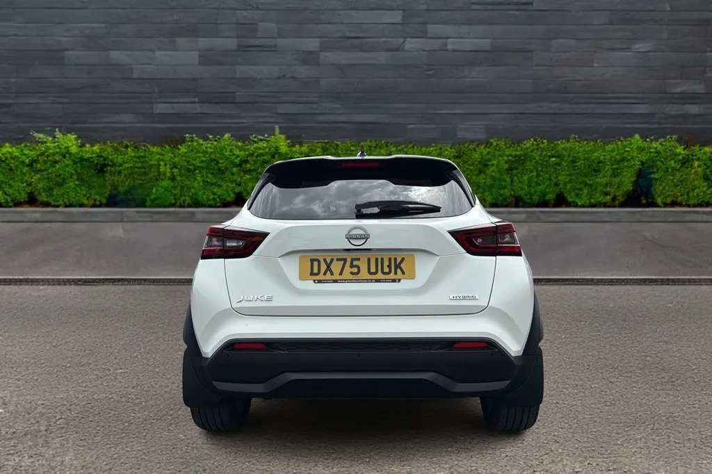Nissan Juke 1.6 Hybrid Tekna White #6