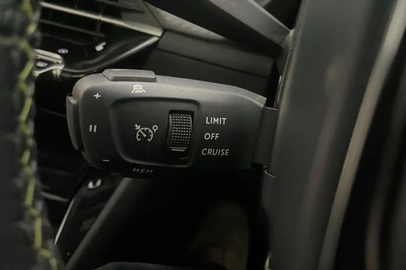 Peugeot e-2008 Gt Premium Black #32