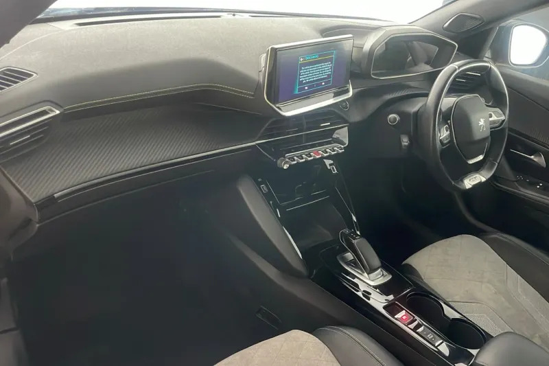 Peugeot e-2008 Gt Premium Black #12