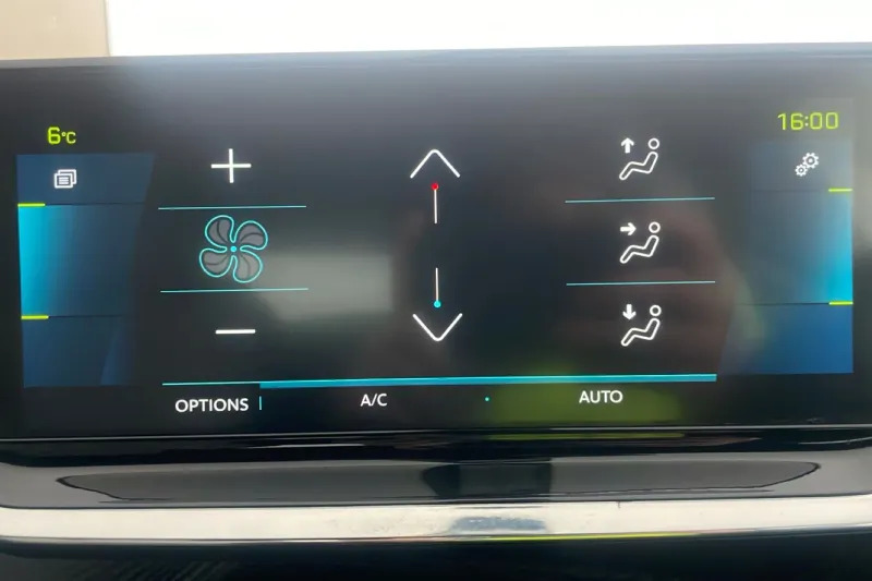 Peugeot e-2008 Gt Premium Black #30