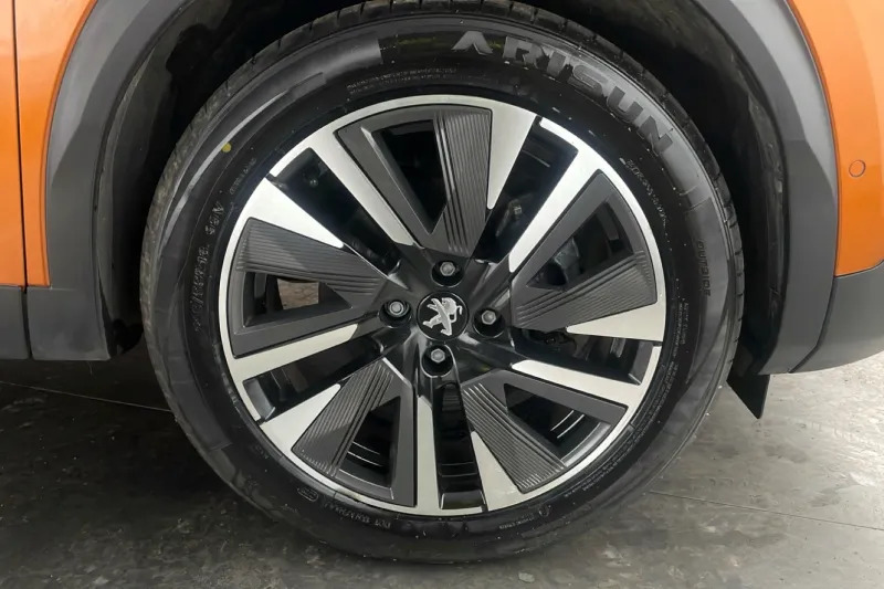 Peugeot e-2008 Gt Premium Black #24