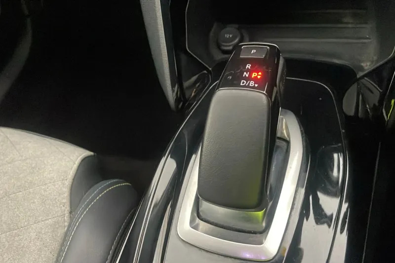 Peugeot e-2008 Gt Premium Black #28