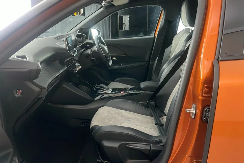 Peugeot e-2008 Gt Premium Black #16
