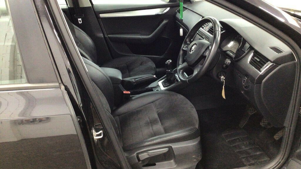 Skoda Octavia 1.6 Tdi Elegance Euro 5 Ss  #5