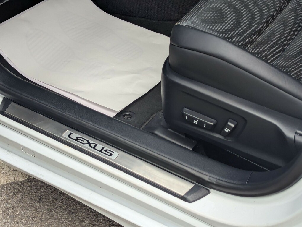 Lexus IS Saloon #21