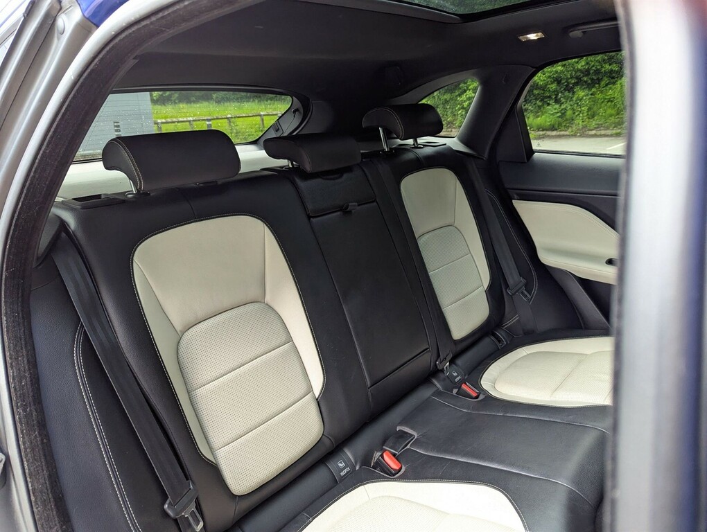Jaguar F-Pace 2.0 D180 Prestige Euro 6 Ss White #9