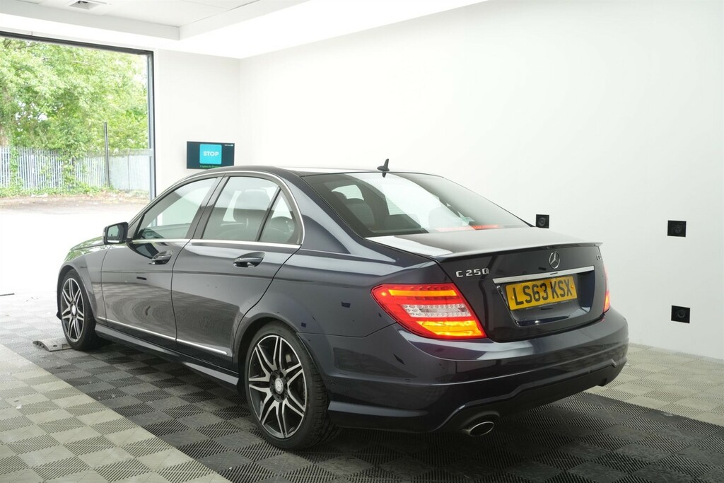 Mercedes-Benz C Class Saloon Black #3