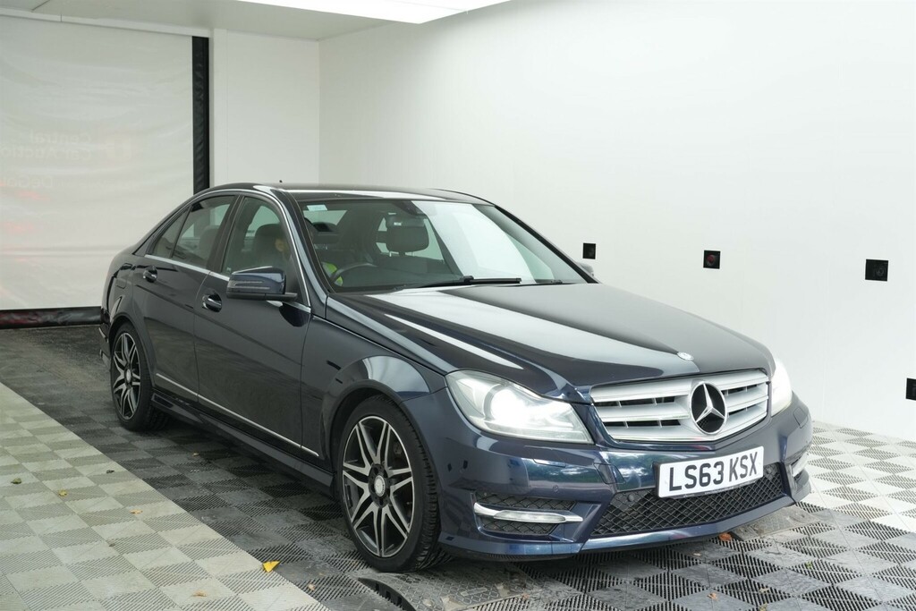 Mercedes-Benz C Class Saloon Black #1