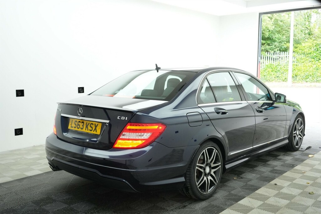Mercedes-Benz C Class Saloon Black #4