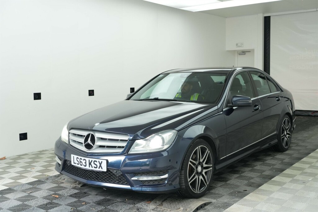 Mercedes-Benz C Class Saloon Black #2