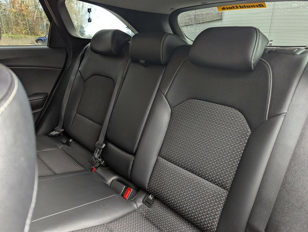 Kia Ceed 1.6 Crdi 3 Isg 114 Bhp Upto 68Mpg, Low Insuran White #26