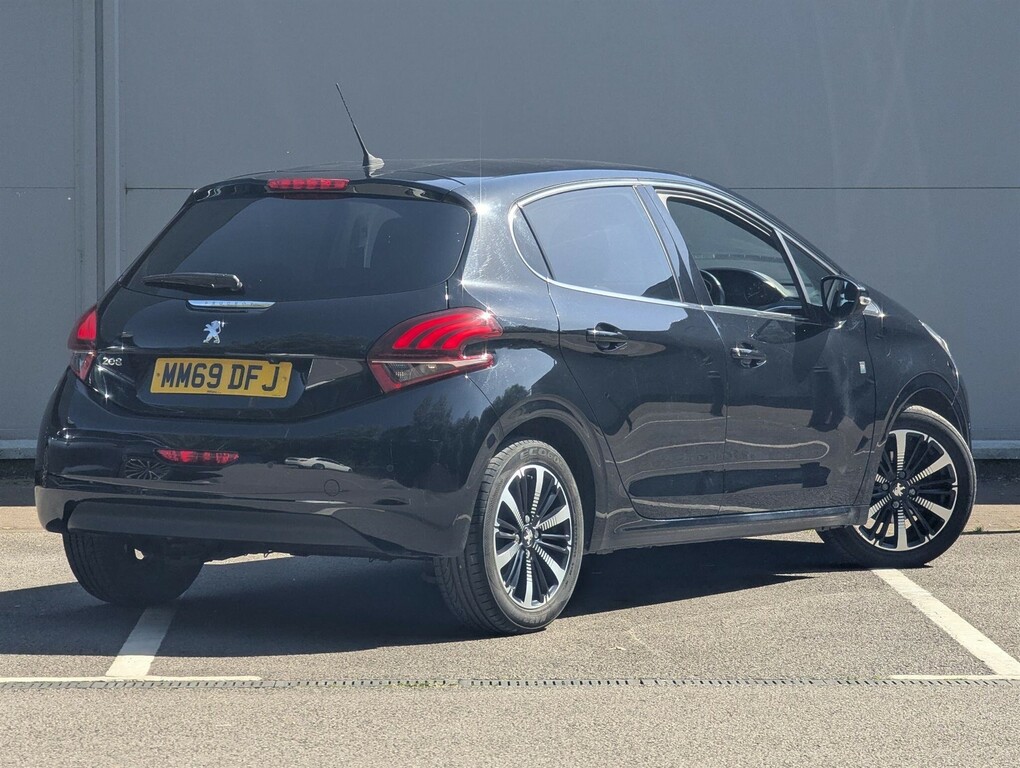 Peugeot 208 1.2 Puretech Tech Edition Euro 6 Ss Black #2