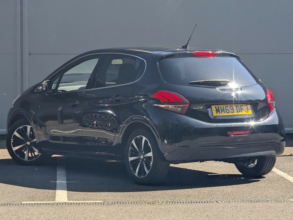 Peugeot 208 1.2 Puretech Tech Edition Euro 6 Ss Black #3