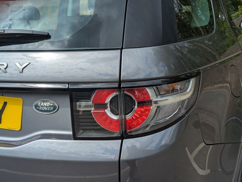 Land Rover Discovery Sport Se Tech Red #23