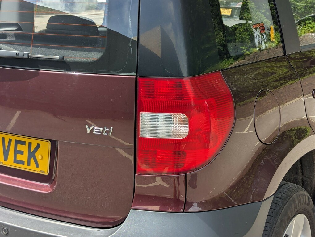 Skoda Yeti 2.0 Adventure Tdi Cr White #28