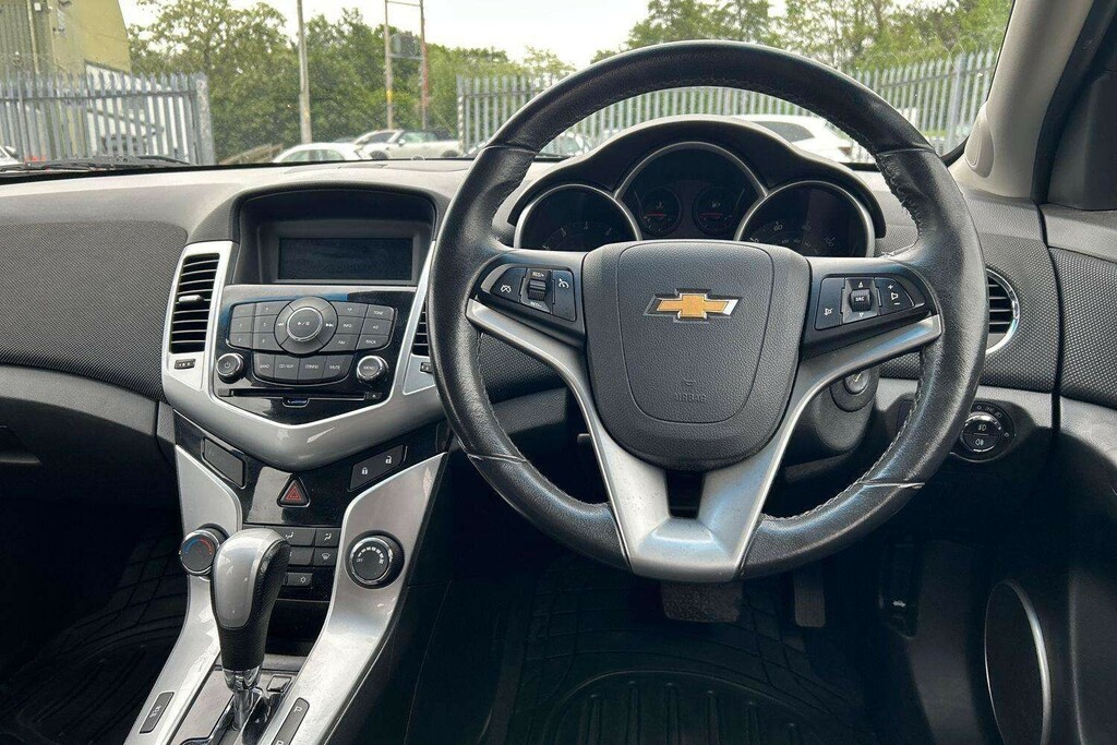 Chevrolet Cruze Lt Red #9
