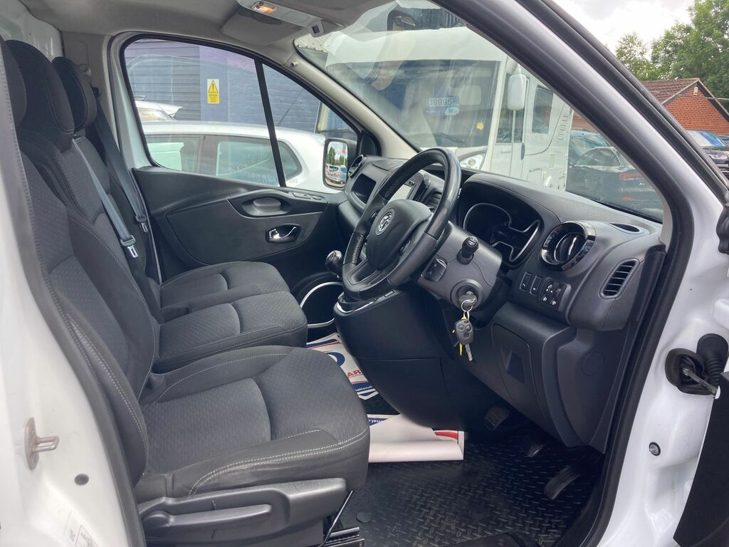 Vauxhall Vivaro Combi 2.9Cdti Ss White #17