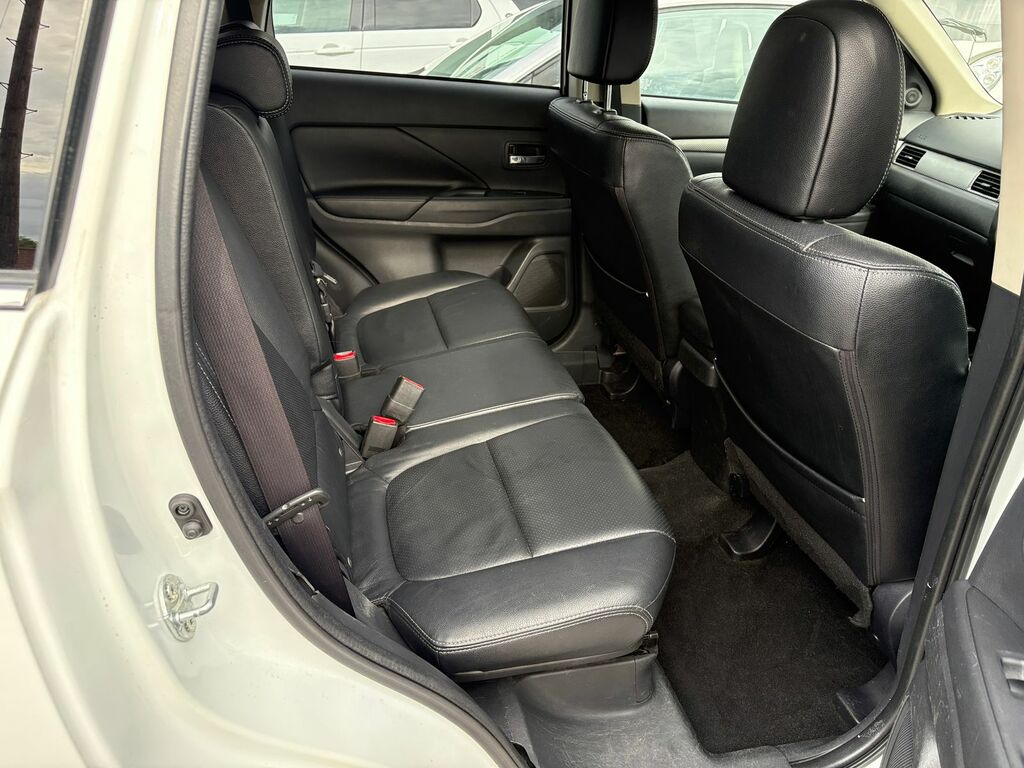 Mitsubishi Outlander Di-d Gx 3 Black #16